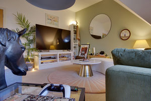 Lounge- click for photo gallery